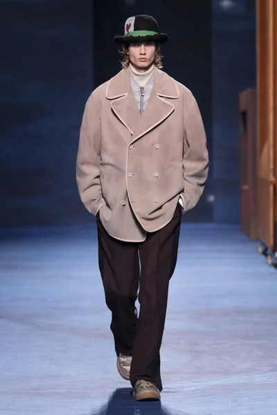 Look 28